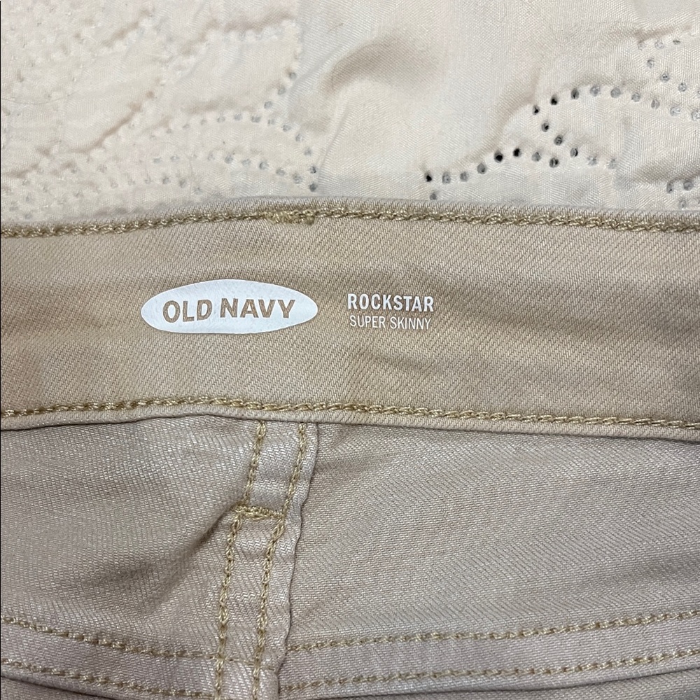 Old Navy Women's Skinny Jeans in Light Beige - Picture 2 of 7